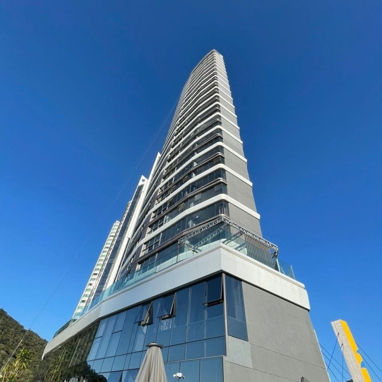 Alto padrão frente mar na Avenida Atlântica